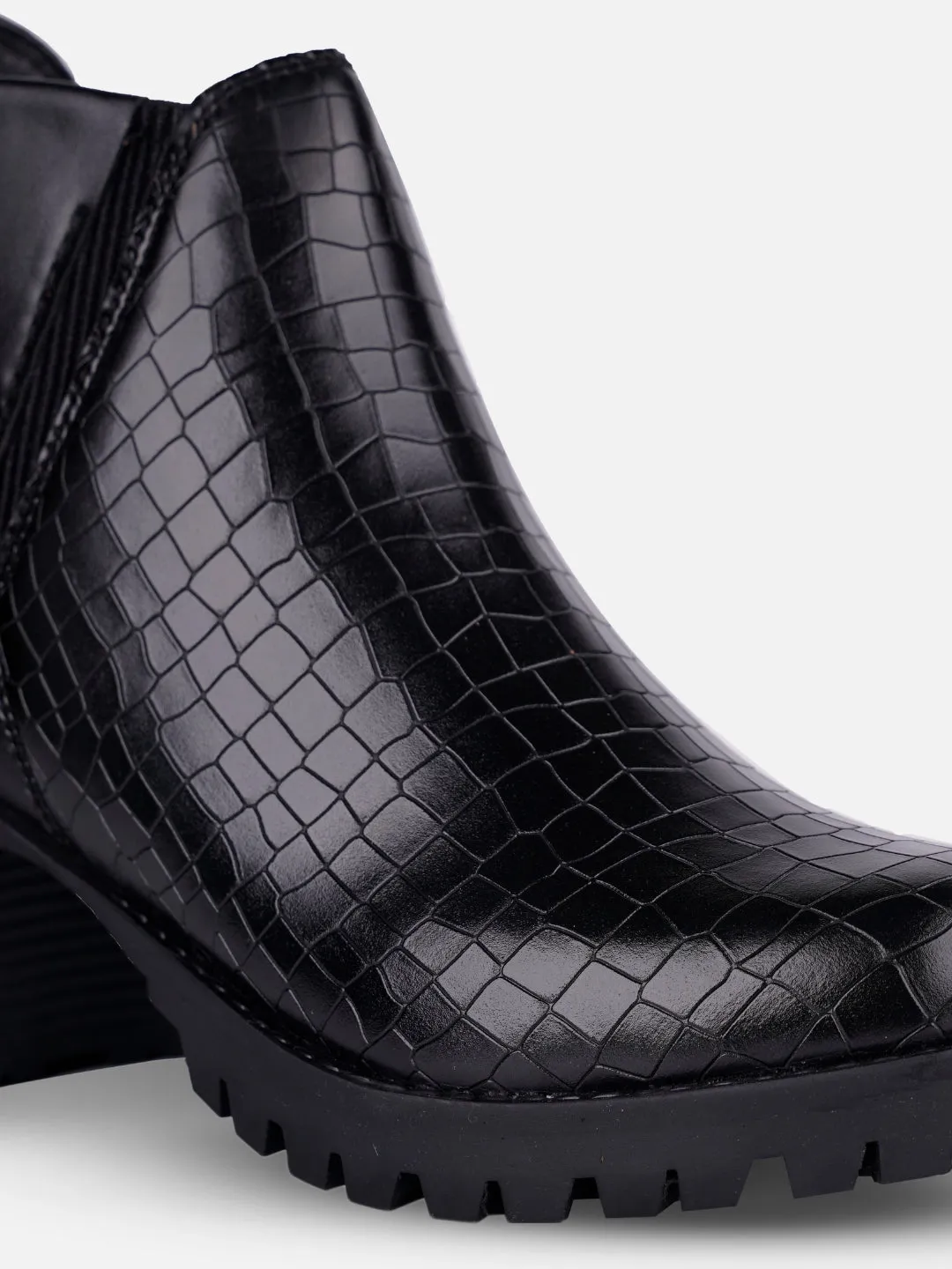 Women's Black Casual Boots (IU5004)