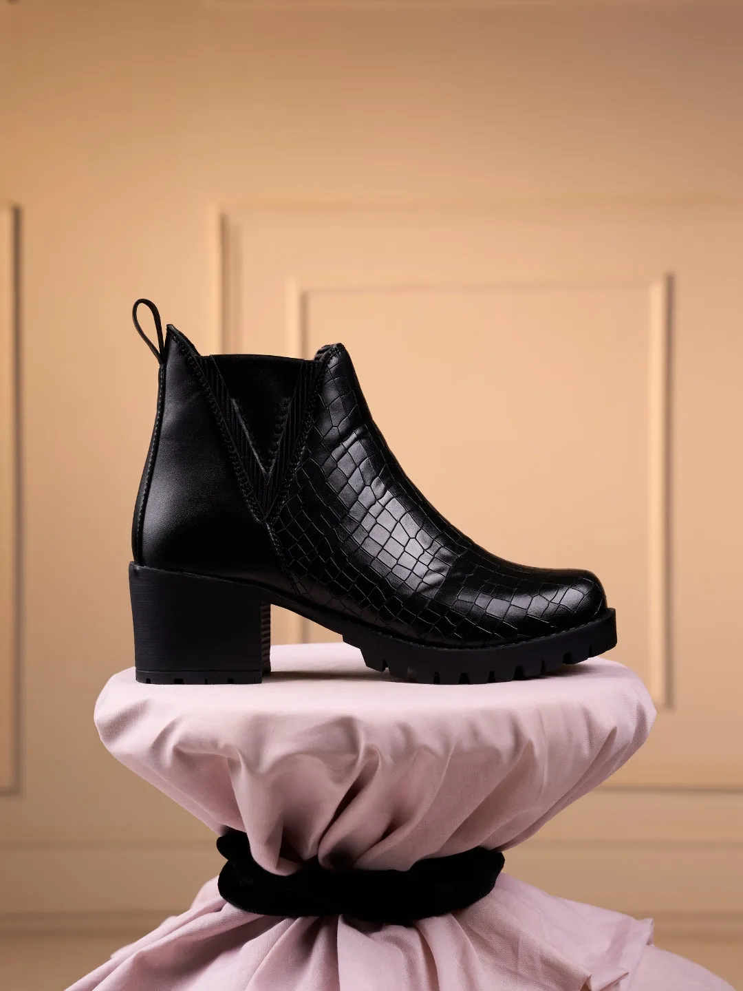 Women's Black Casual Boots (IU5004)
